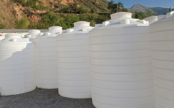 化工液体储存注意事项——选对PE长城区塑料桶避免安全隐患