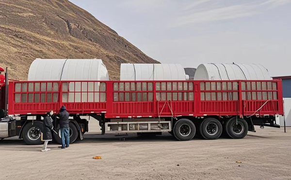 长城区塑料桶装车完毕准备运输中