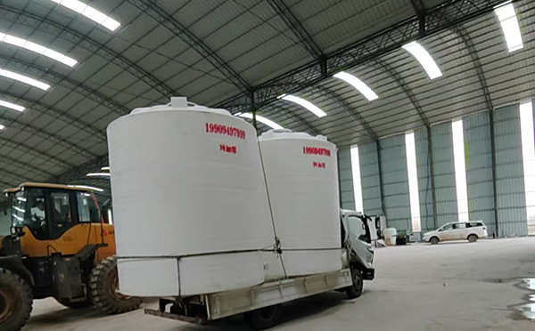 特加厚长城区塑料大桶装车运输交付实录 特加厚长城区塑料大桶装车运输交付实录